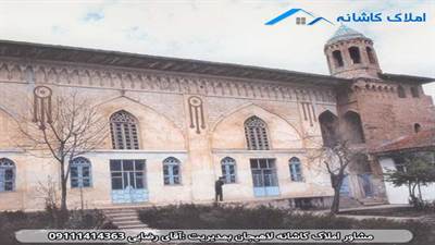 مسجد اکبریه لاهیجان در محله گابنه در ضلع جنوبی خیابان کاشف غربی و در مقابل امامزاده سید ابراهیم قرار دارد. 
