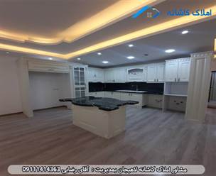 املاک کاشانه لاهیجان - فروش آپارتمان 108 متری در خیابان شیخ زاهد لاهیجان، نوساز، طبقه چهارم، دارای 2 اتاق خواب، پارکینگ، آسانسور، انباری و ... می باشد.