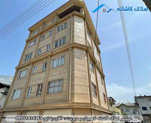 املاک لاهیجان - آپارتمان در خیابان دانش لاهیجان، دارای فول امکانات از جمله پارکینگ، انباری، آسانسور و... است.دارای 5 طبقه و 9 واحد است. طبقه 4 برای فروش موجود است.