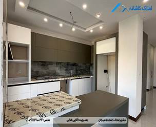 فروش آپارتمان 156 متری در خیابان گلستان لاهیجان، طبقه اول، دارای 3 اتاق خواب مستر، پارکینگ، آسانسور، تراس، سند تک برگ و ... می باشد.