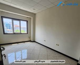 فروش واحد تجاری 50 متری در بهترین منطقه لاهیجان شیشه گران، طبقه پنجم، دارای 1 اتاق خواب، آسانسور، داکت اسپیلت، کناف و... می باشد.