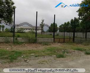 فروش زمین 3750 متری در ورودی لاهیجان، دارای پروانه تجاری و مسکونی، دور محصور، سند تک برگ، قیمت متری 0 تومان است.