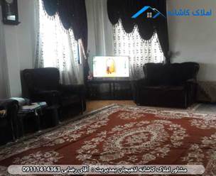 فروش آپارتمان ارزان 84 متری در خیابان رزمندگان فرد، دارای امکانات معمولی و حیاط مشا است. آپارتمان 13 سال ساخت و در طبقه اول است. قابل معاوضه با ویلا یا تک واحد می باشد. 