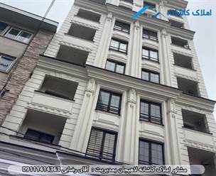 فروش واحد تجاری 75 متری در لاهیجان خیابان 22 آبان، طبقه چهارم، دارای 2 اتاق، آسانسور، پکیج، اسپیلت، تراس، کناف و... می باشد.